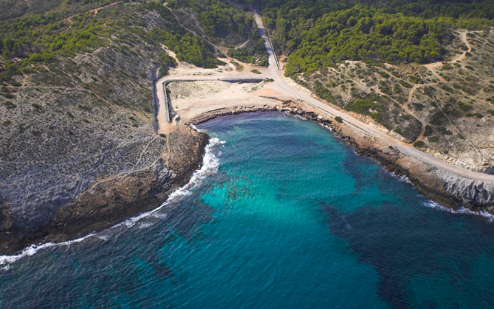 fishingtripmajorca.co.uk boat trips to Cala Mitjana in Majorca